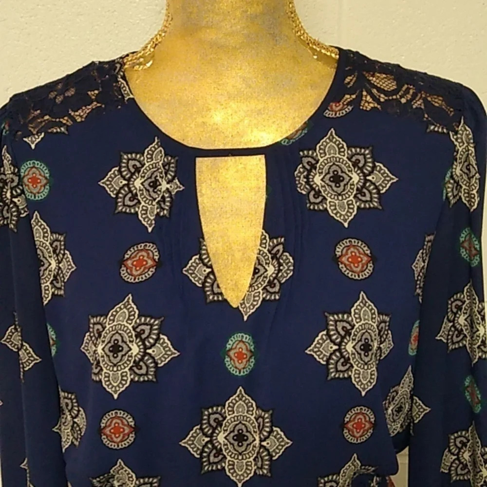 EXPRESS BOHO MOROCCAN PRINT,LACE SHOULDERS, FULL, LONG SLEEVES, DREโฆ - Picture 2 of 9